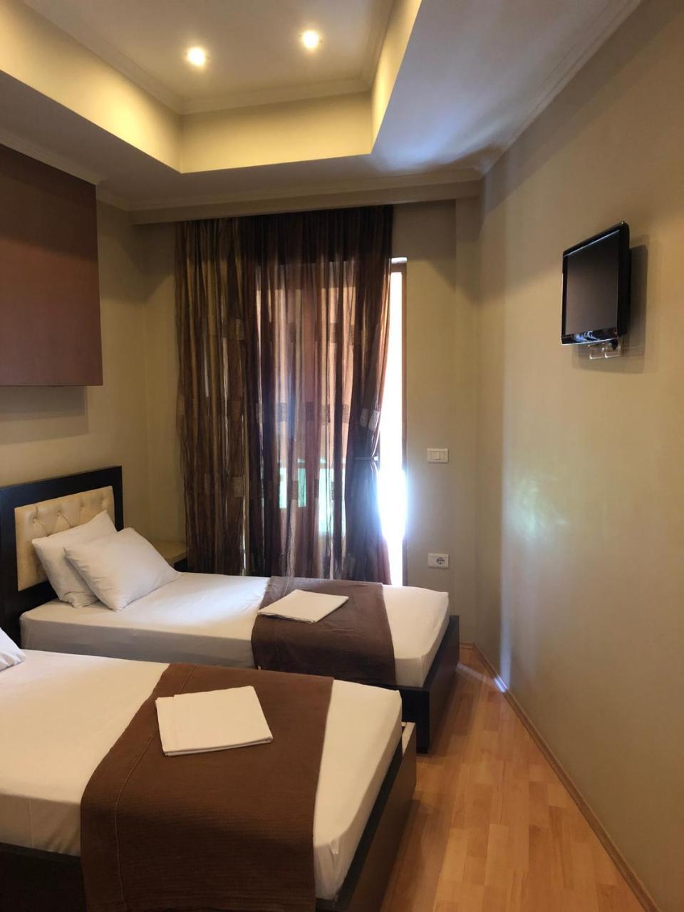 Hotel Shehu Гірокастра Екстер'єр фото